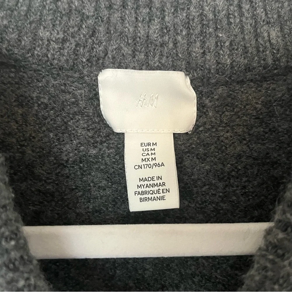 H&M Gray Sweater | M